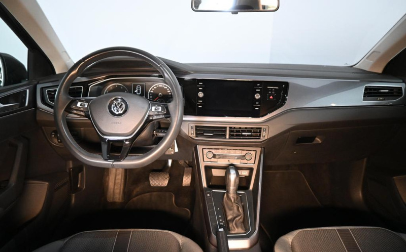 VOLKSWAGEN Polo VOLKSWAGEN Polo
