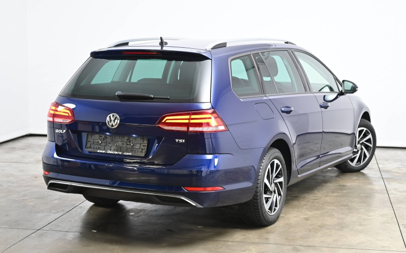 VOLKSWAGEN Golf SW