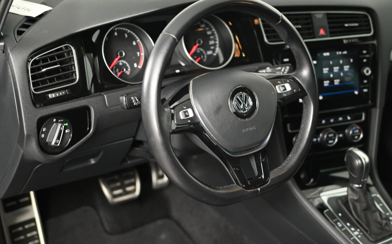 VOLKSWAGEN Golf SW