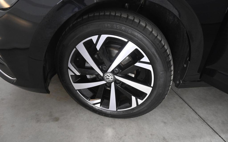 VOLKSWAGEN Polo VOLKSWAGEN Polo