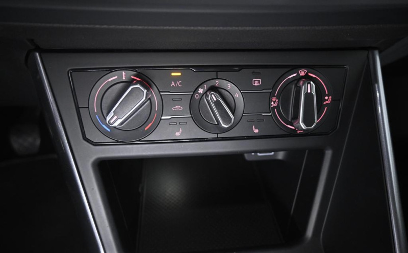 VOLKSWAGEN Polo VOLKSWAGEN Polo