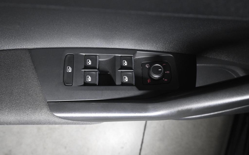 VOLKSWAGEN Polo VOLKSWAGEN Polo