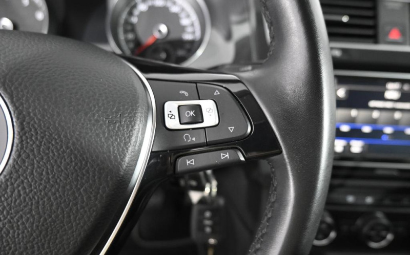 VOLKSWAGEN Golf VOLKSWAGEN Golf