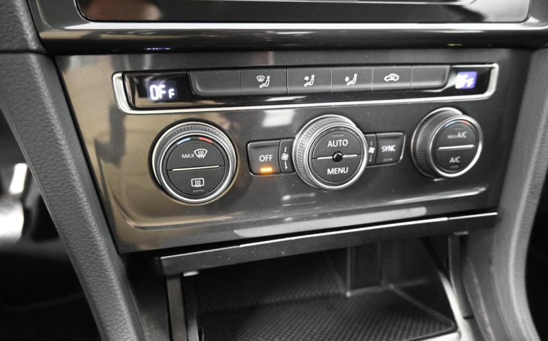 VOLKSWAGEN Golf VOLKSWAGEN Golf