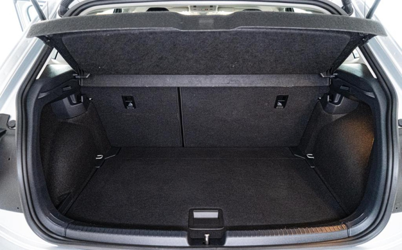 VOLKSWAGEN Polo VOLKSWAGEN Polo