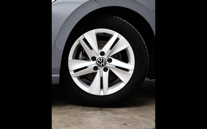 VOLKSWAGEN Golf VOLKSWAGEN Golf