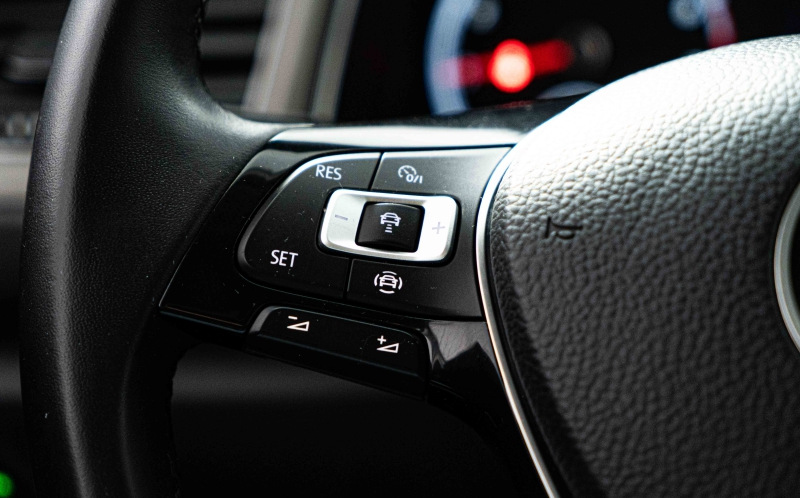 VOLKSWAGEN T-Roc VOLKSWAGEN T-Roc