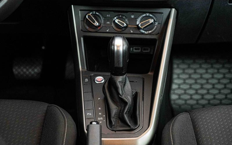 VOLKSWAGEN Polo VOLKSWAGEN Polo