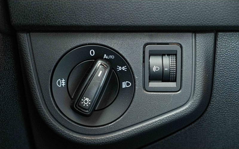 VOLKSWAGEN Polo VOLKSWAGEN Polo