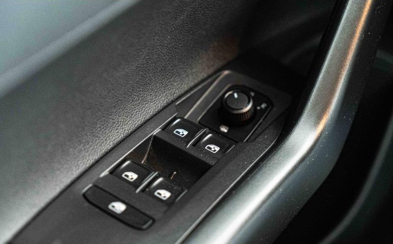 VOLKSWAGEN Polo VOLKSWAGEN Polo