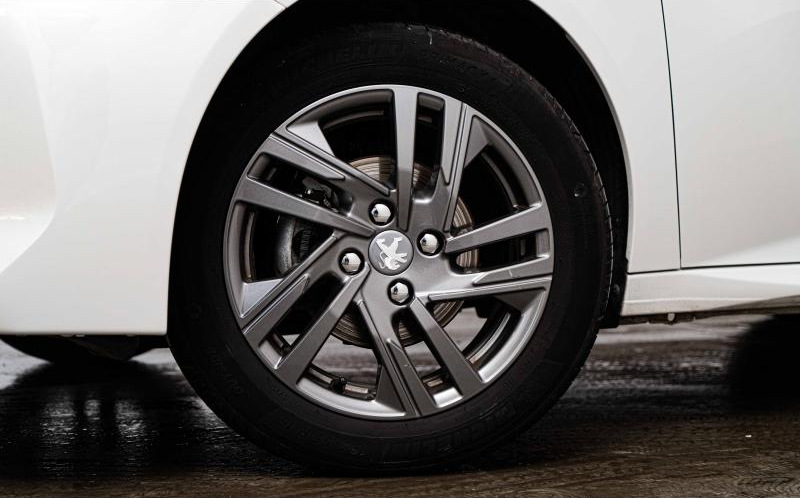 PEUGEOT 208 PEUGEOT 208