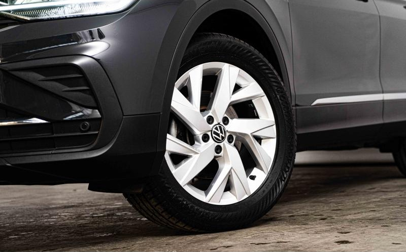 VOLKSWAGEN Tiguan VOLKSWAGEN Tiguan