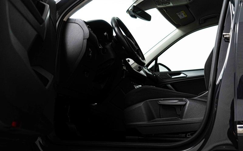 VOLKSWAGEN Tiguan VOLKSWAGEN Tiguan