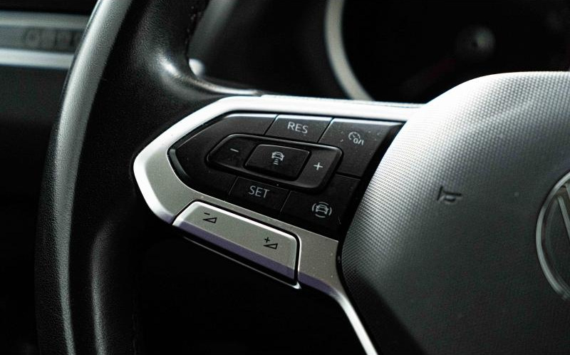 VOLKSWAGEN Tiguan VOLKSWAGEN Tiguan