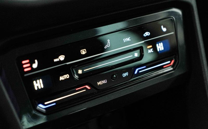 VOLKSWAGEN Tiguan VOLKSWAGEN Tiguan