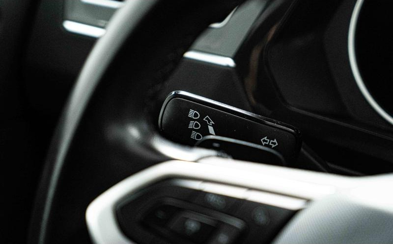 VOLKSWAGEN Tiguan VOLKSWAGEN Tiguan