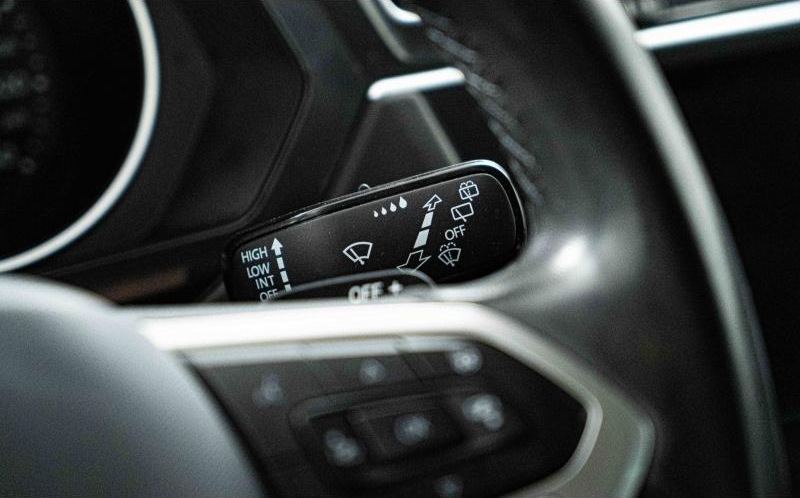 VOLKSWAGEN Tiguan VOLKSWAGEN Tiguan