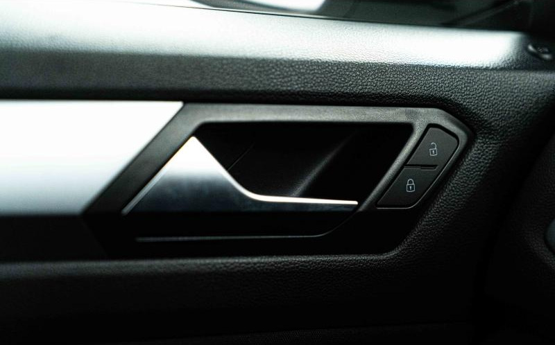 VOLKSWAGEN T-Roc VOLKSWAGEN T-Roc