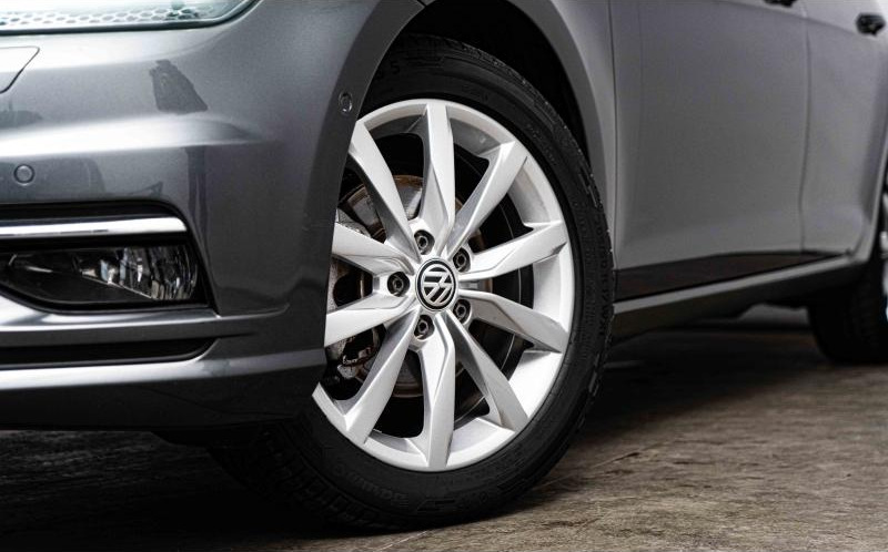 VOLKSWAGEN Golf VOLKSWAGEN Golf