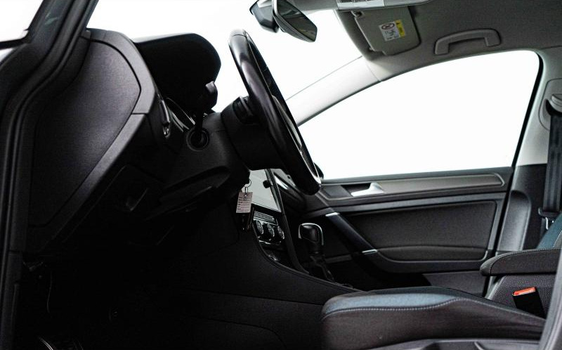 VOLKSWAGEN Golf VOLKSWAGEN Golf