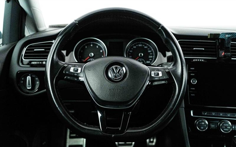 VOLKSWAGEN Golf VOLKSWAGEN Golf