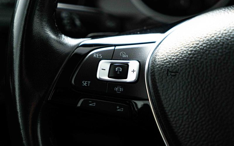 VOLKSWAGEN Golf VOLKSWAGEN Golf