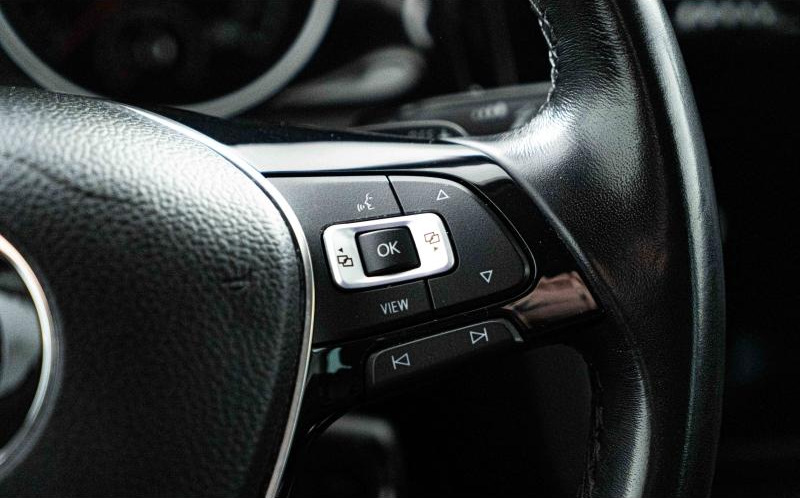 VOLKSWAGEN Golf VOLKSWAGEN Golf