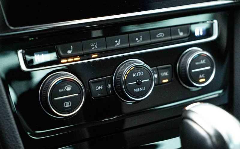 VOLKSWAGEN Golf VOLKSWAGEN Golf