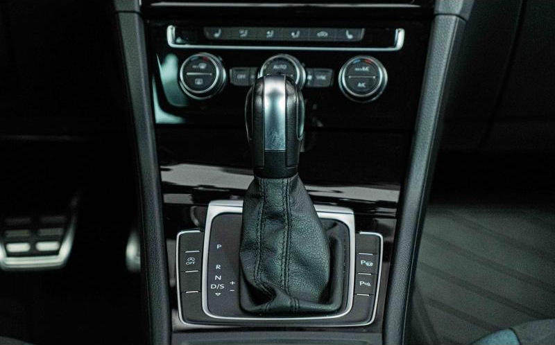 VOLKSWAGEN Golf VOLKSWAGEN Golf