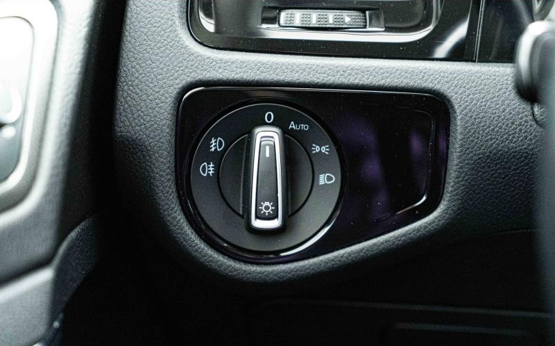 VOLKSWAGEN Golf VOLKSWAGEN Golf