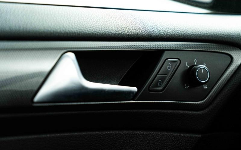 VOLKSWAGEN Golf VOLKSWAGEN Golf