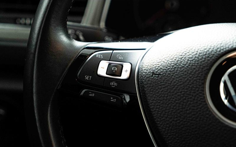 VOLKSWAGEN T-Roc VOLKSWAGEN T-Roc