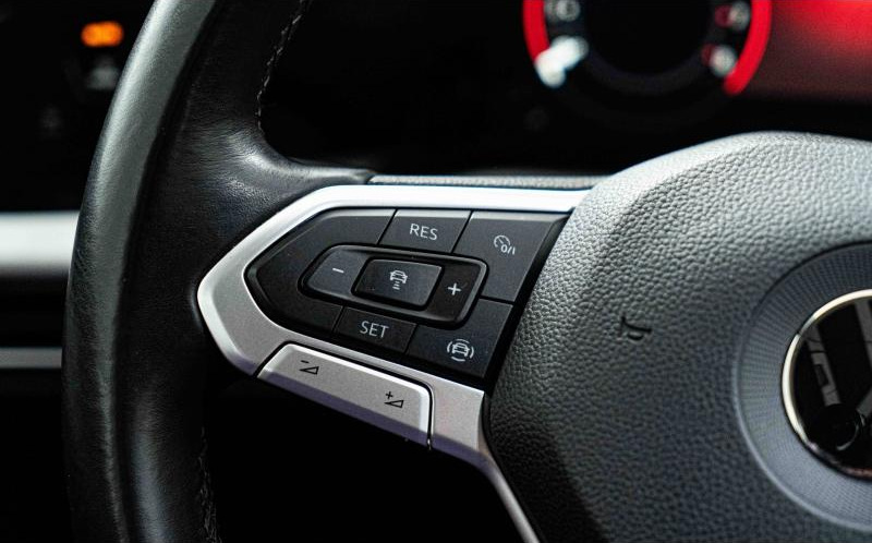 VOLKSWAGEN Golf VOLKSWAGEN Golf