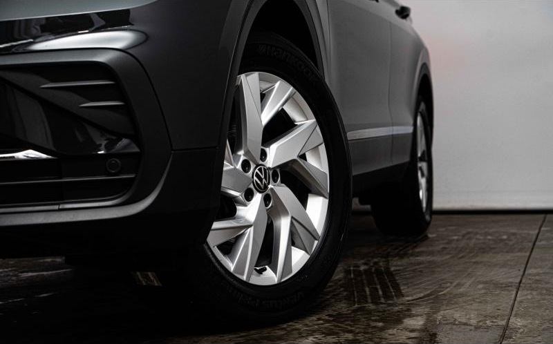 VOLKSWAGEN Tiguan VOLKSWAGEN Tiguan