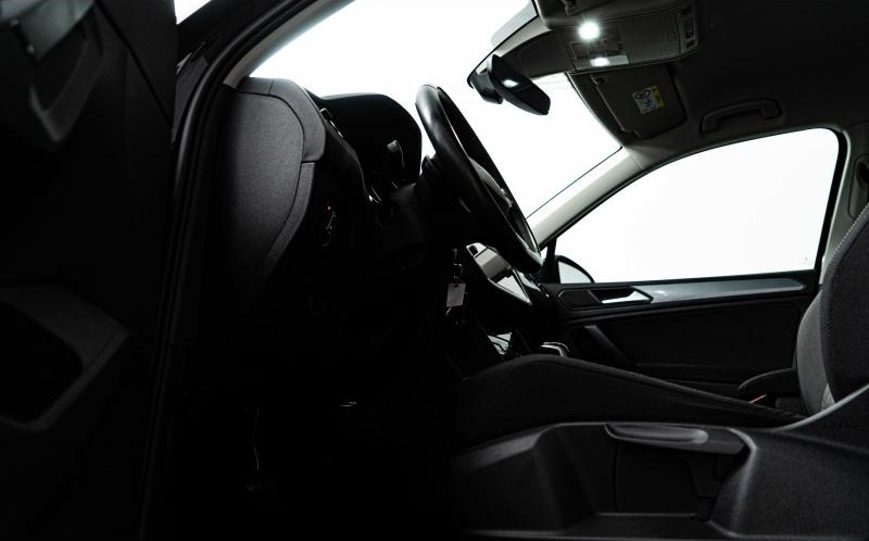 VOLKSWAGEN Tiguan VOLKSWAGEN Tiguan