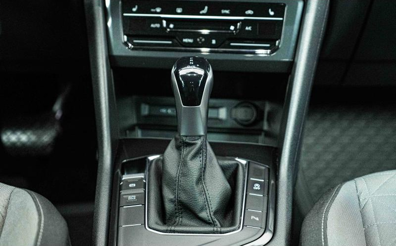 VOLKSWAGEN Tiguan VOLKSWAGEN Tiguan