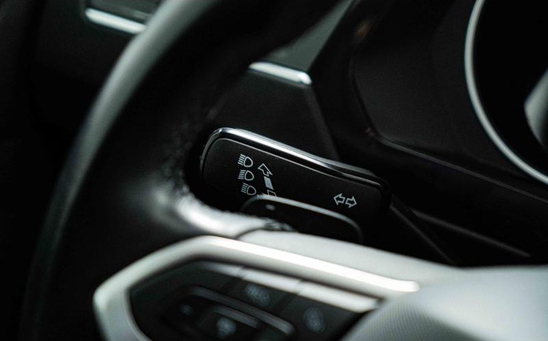 VOLKSWAGEN Tiguan VOLKSWAGEN Tiguan
