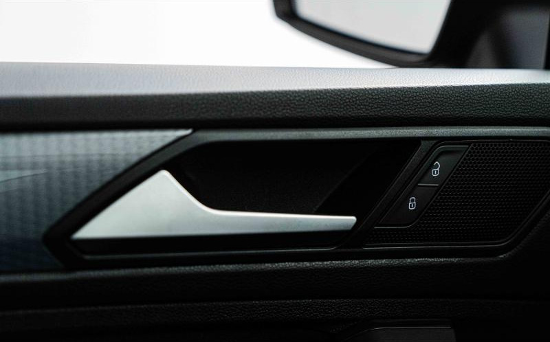 VOLKSWAGEN Tiguan VOLKSWAGEN Tiguan