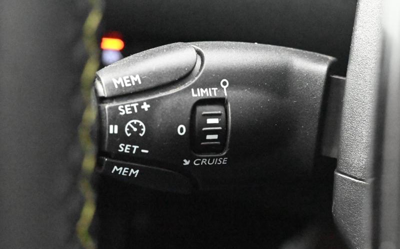 PEUGEOT 208 PEUGEOT 208