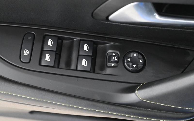 PEUGEOT 208 PEUGEOT 208