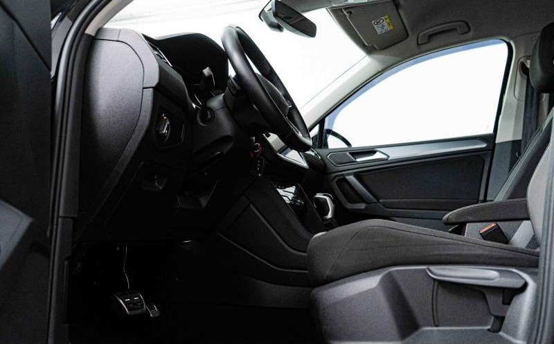 VOLKSWAGEN Tiguan VOLKSWAGEN Tiguan