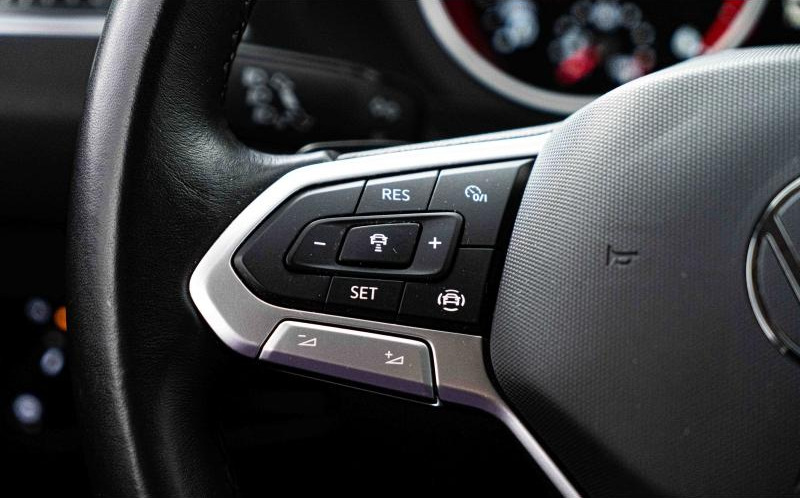 VOLKSWAGEN Tiguan VOLKSWAGEN Tiguan