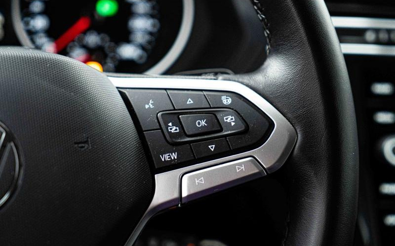 VOLKSWAGEN Tiguan VOLKSWAGEN Tiguan