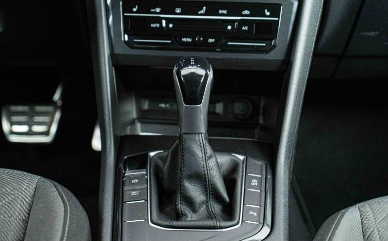 VOLKSWAGEN Tiguan VOLKSWAGEN Tiguan