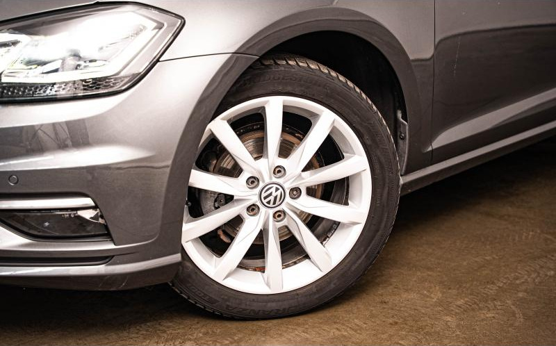 VOLKSWAGEN Golf VOLKSWAGEN Golf