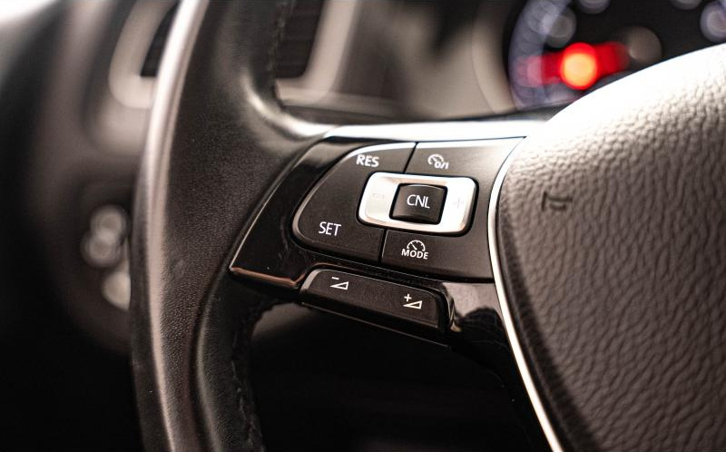 VOLKSWAGEN Golf VOLKSWAGEN Golf