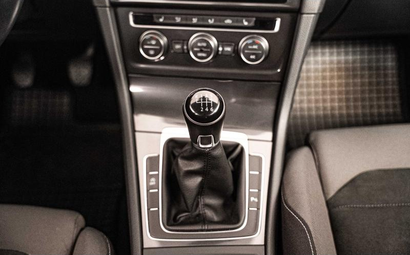 VOLKSWAGEN Golf VOLKSWAGEN Golf