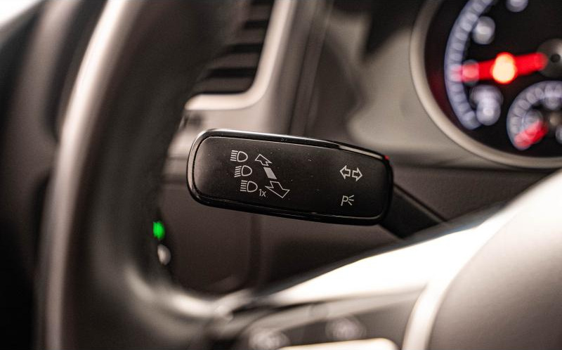 VOLKSWAGEN Golf VOLKSWAGEN Golf