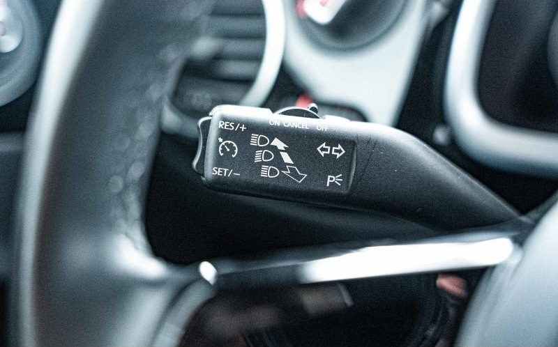 VOLKSWAGEN Coccinelle