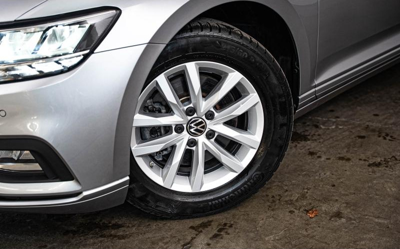 VOLKSWAGEN Passat SW